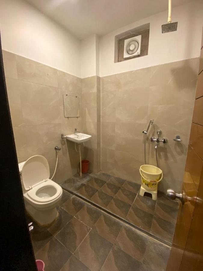 Hotel Raghupati Ayodhya Kültér fotó