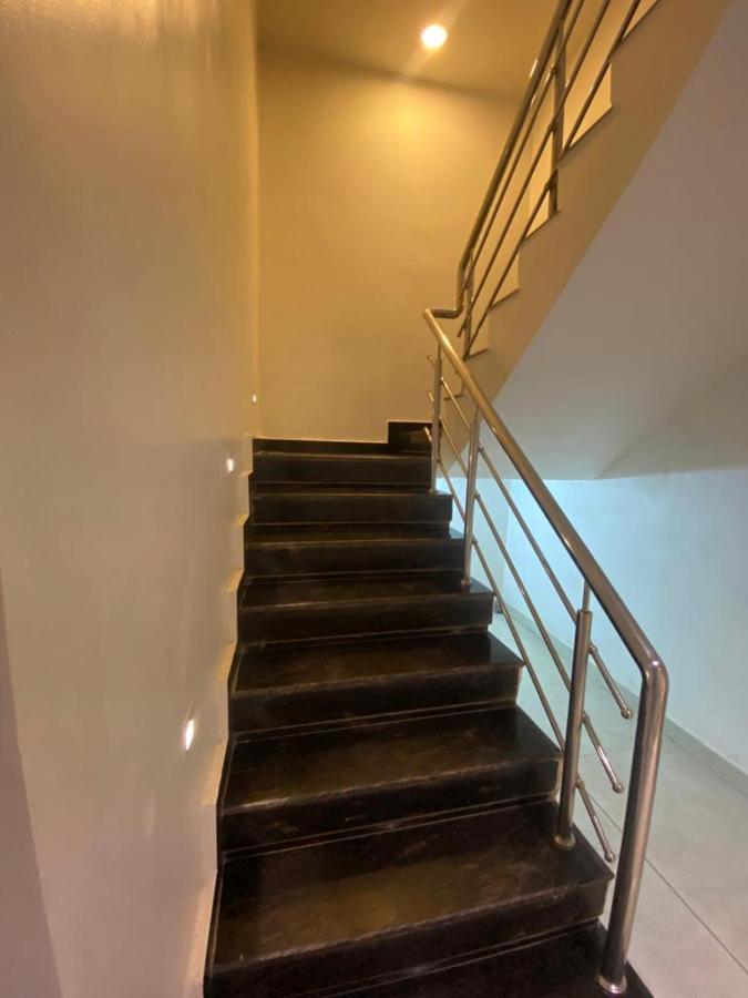 Hotel Raghupati Ayodhya Kültér fotó