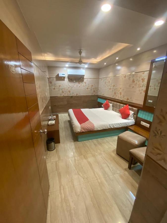 Hotel Raghupati Ayodhya Kültér fotó
