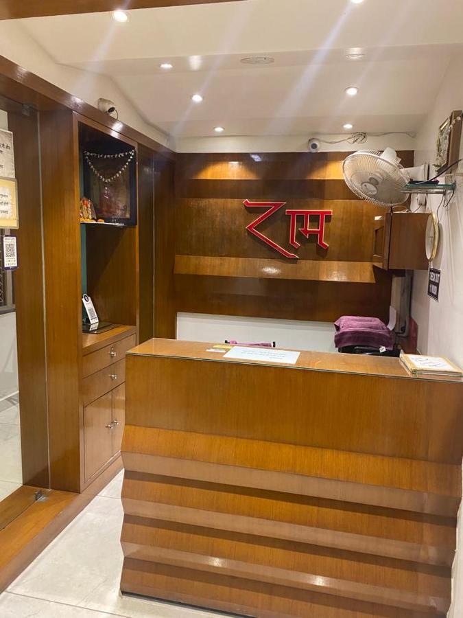 Hotel Raghupati Ayodhya Kültér fotó